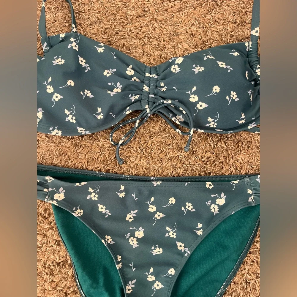 HOLLISTER Size Medium Green Floral Scrunch- back Cheeky Beach Summer Bikini Set - Picture 3 of 6